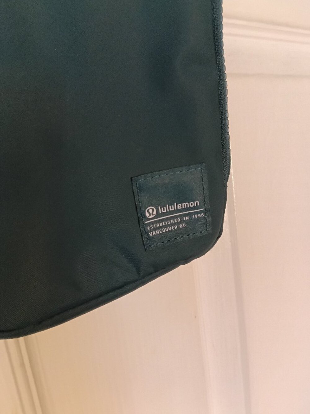Lululemon Green Adjustable Strap Mini Crossbody Shoulder Bag Travel Pouch - Picture 2 of 7
